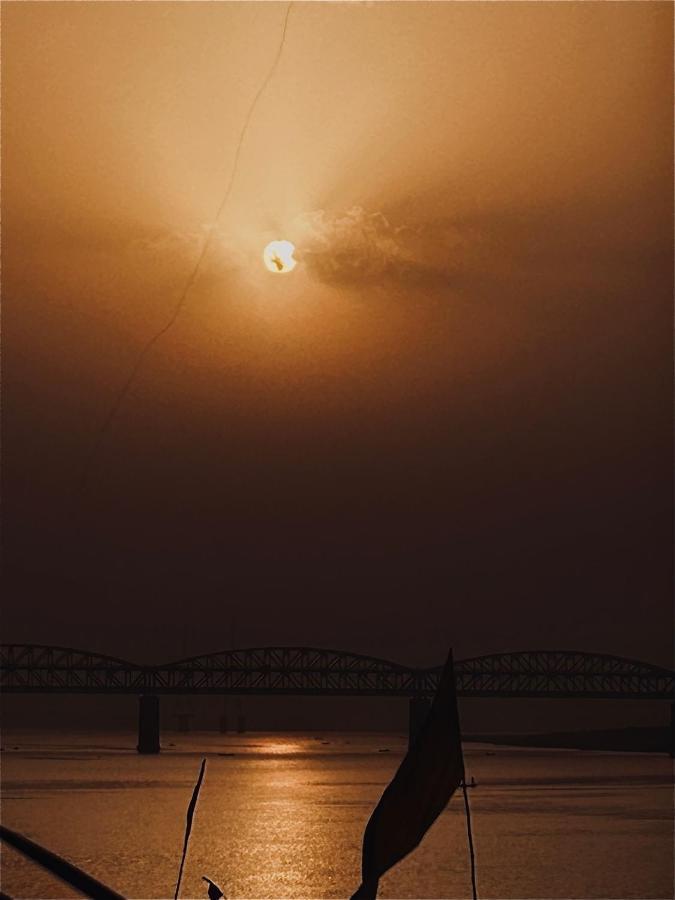 Tandon Lodge On The Ganga Ghat Homestay Varanasi Exterior foto